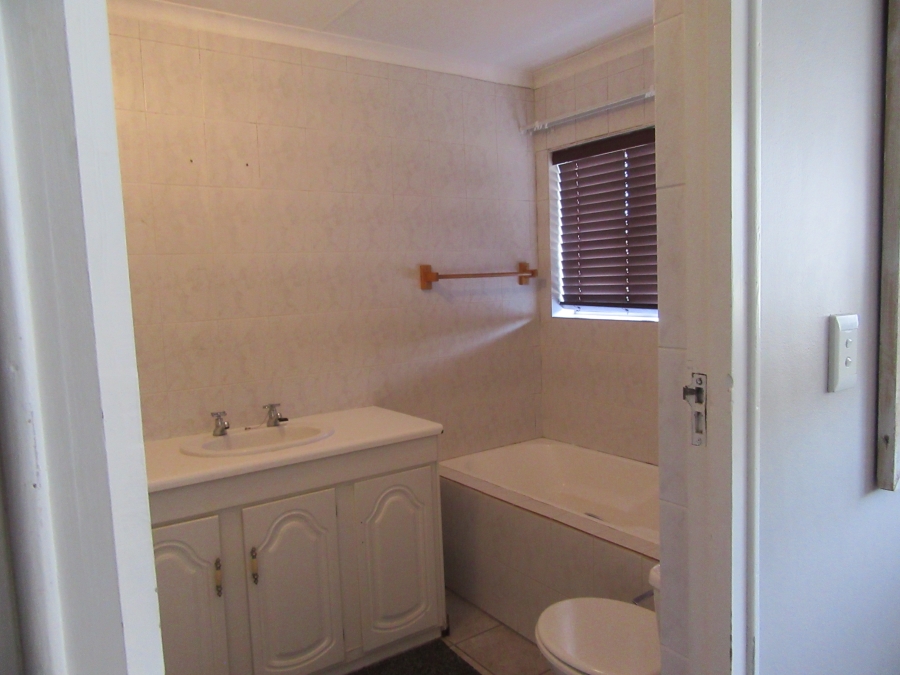 5 Bedroom Property for Sale in Fraaiuitsig Western Cape